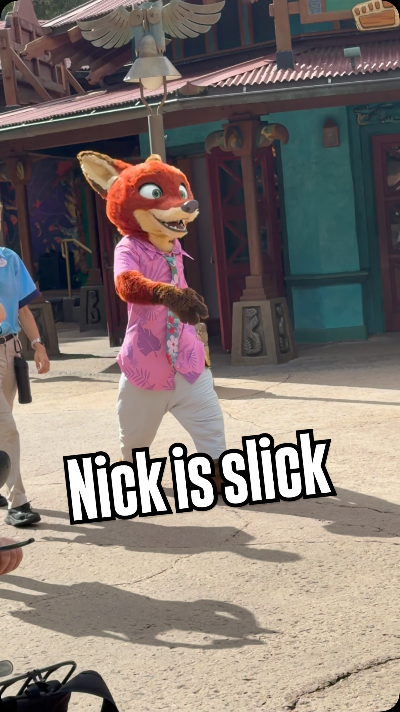 A side quest brought me to Disney’s Animal Kingdom where there was a huge crowd to meet these two characters 🦊🐰
-
 #zootopia #nickwilde #judyhopps