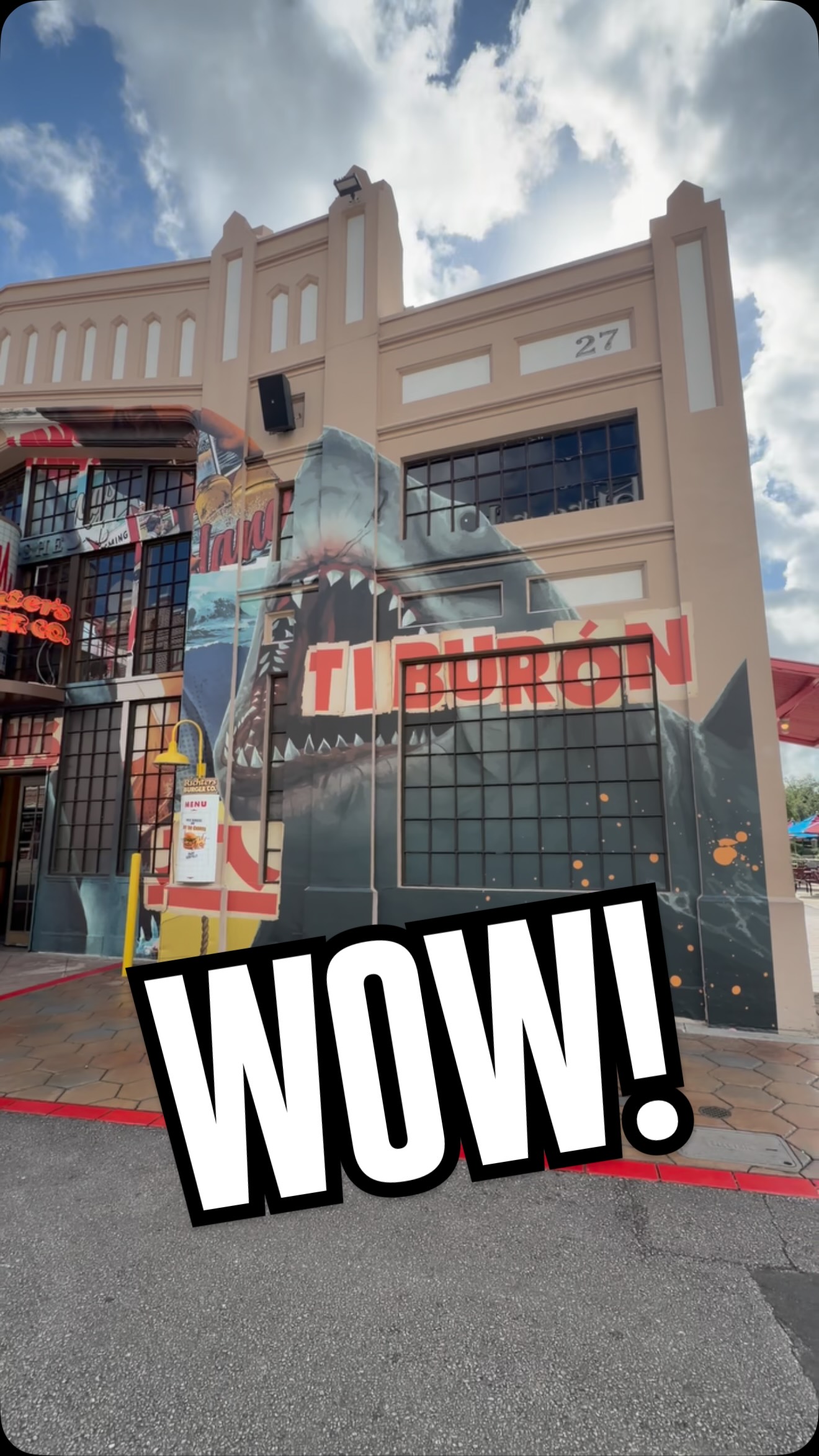 A larger than life JAWS inspired mural has appeared on the side of Richter’s in San Fran! I love it! 🦈 @universalorlando #jaws #uoap #universalorlando
